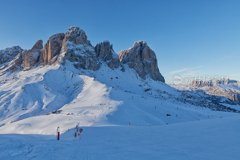从Val di Fassa滑雪区，意大利Trentino-Alto-Adige地区的意大利白云石组Sassolungo (Langkofel)